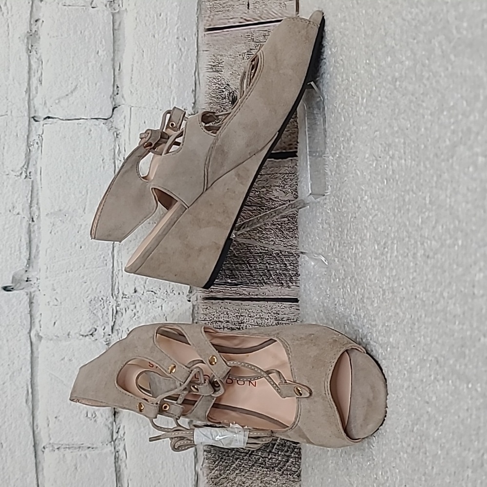 Sacha London Sophisticated Valdi Suede Leather Lace Up Wedge Sandals Tan/Taupe